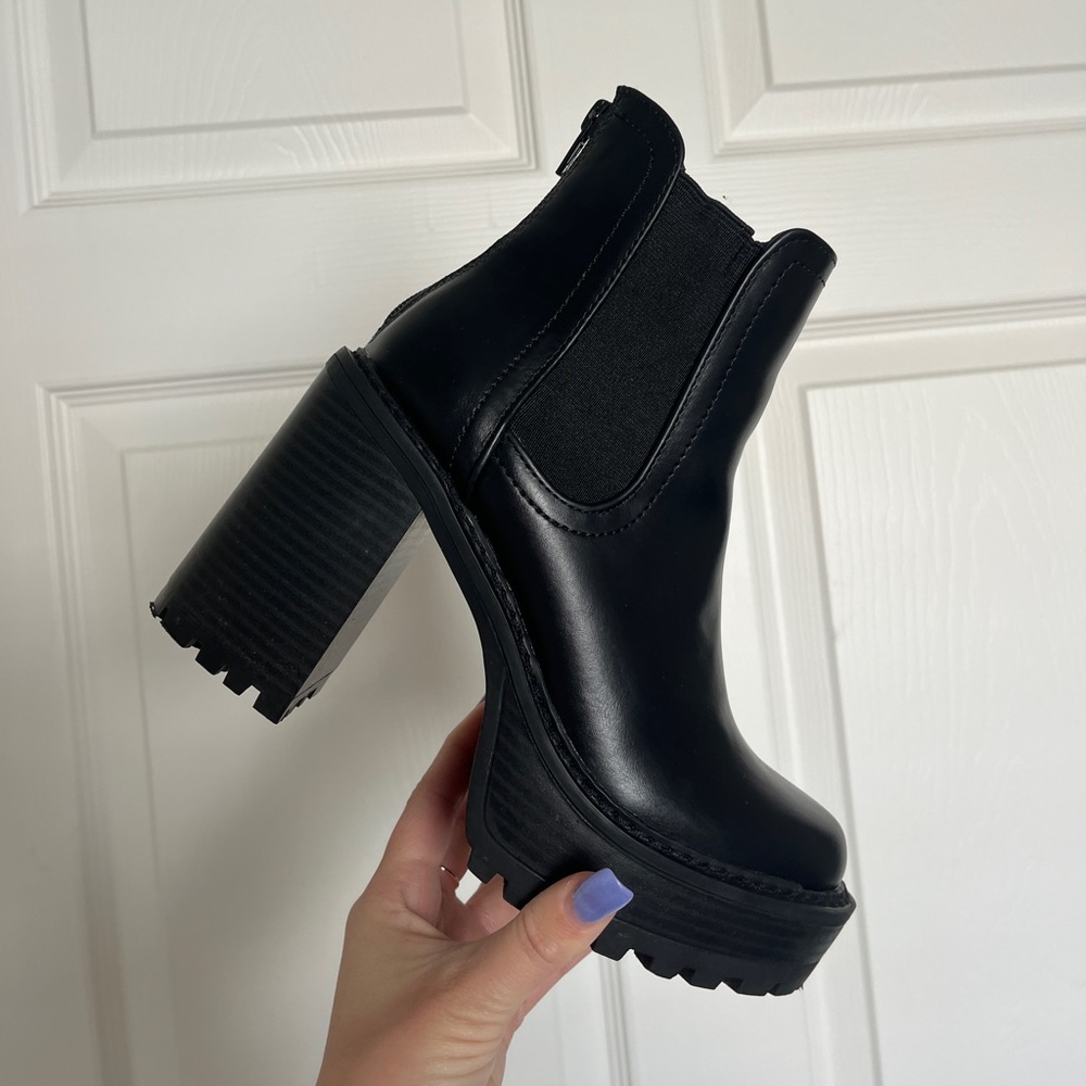 Steve Madden Kat Platform Boots, Black size 7